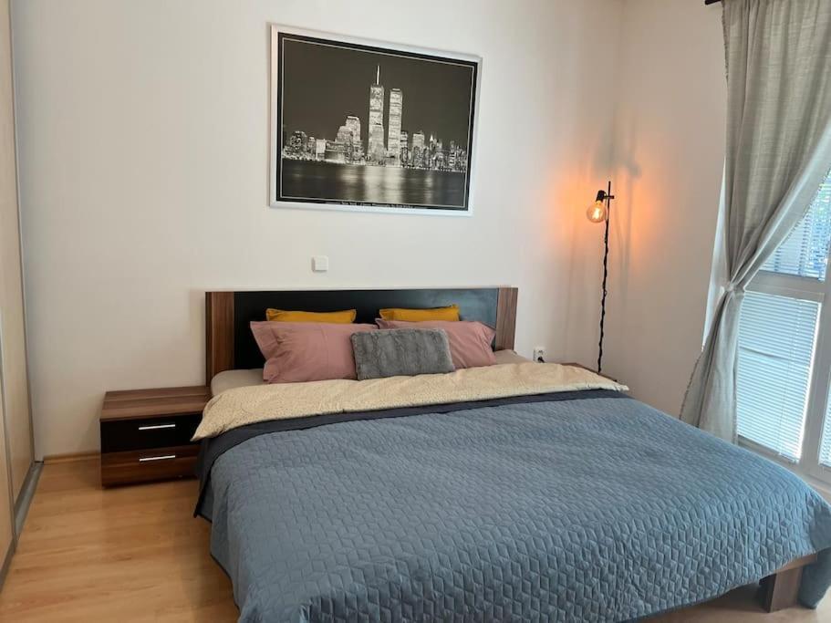 Cute Apartment In The Old Town Bratislava Bagian luar foto